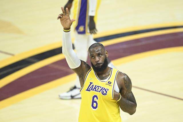 开云体育在线网址-詹皇是否会在今夏续约成焦点 多支球队命运受影响