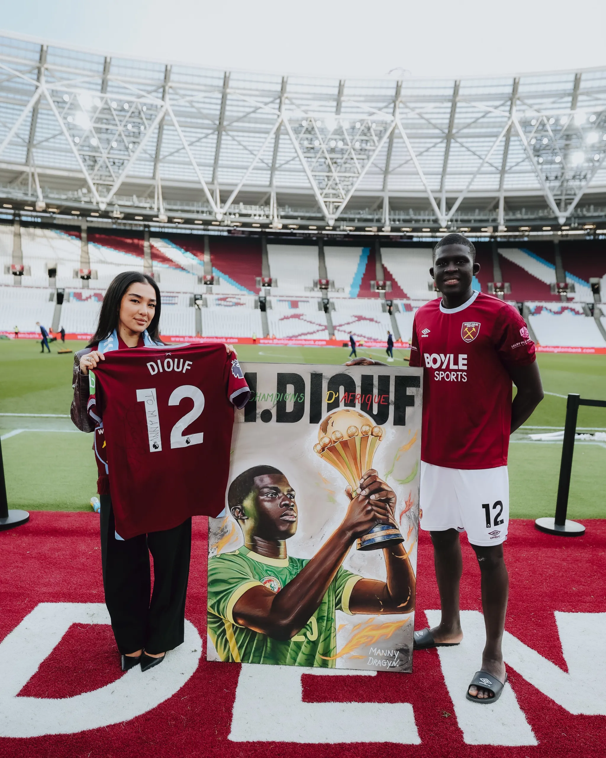 西汉姆联官方：祝贺后卫迪乌夫获得非洲杯冠军