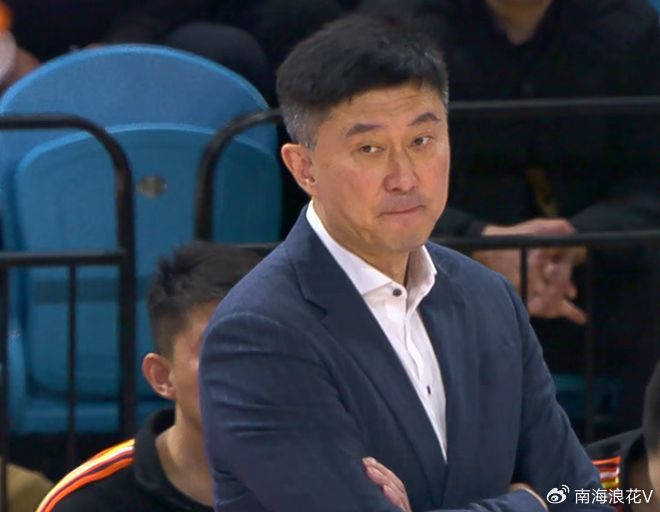 开云体育在线观看-恭喜！徐昕收获CBA颁发的大奖，球迷：杜锋怎么看？|广州队|中锋|广东队|广东男篮|篮板_新浪体育_新浪新闻